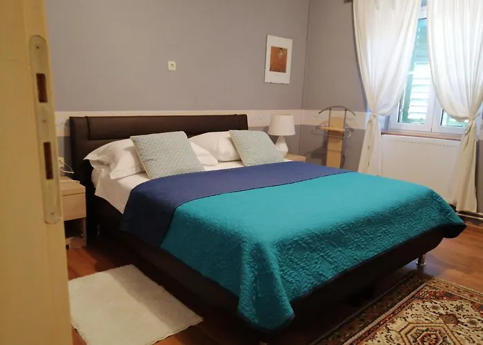 Juric בית הארחה